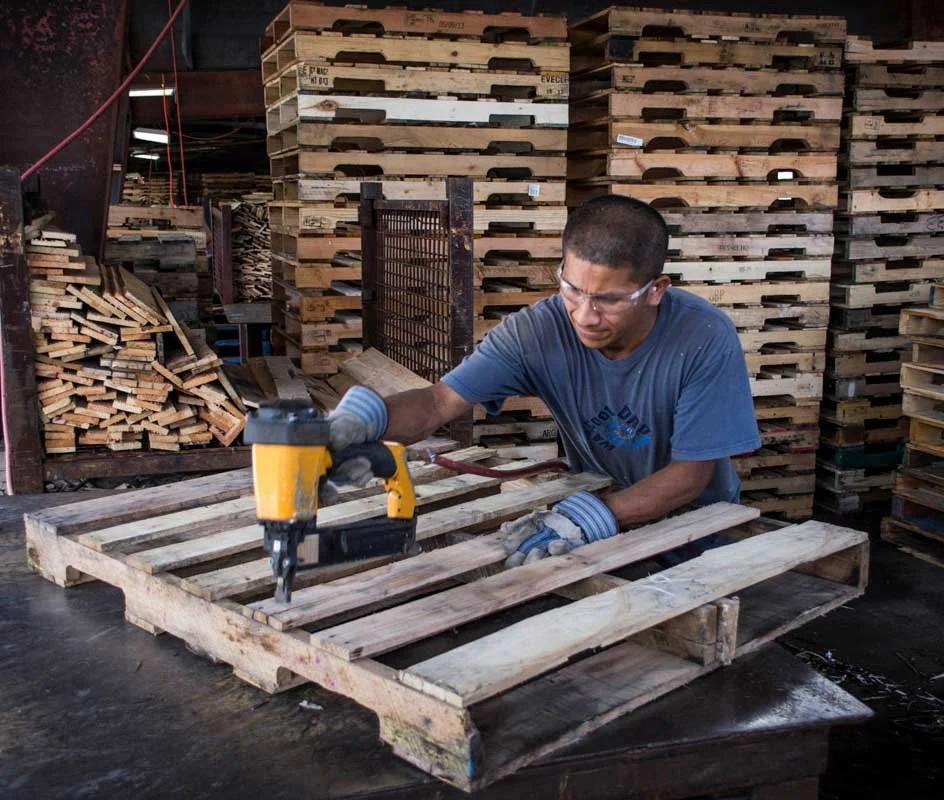 Wooden pallet repair Edmonton！