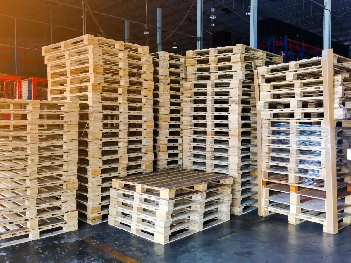 Edmonton warehouse stocking quality recycled wooden pallets for sale
